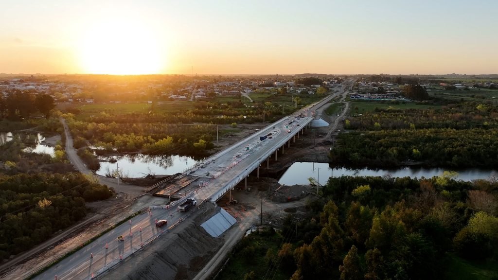 Puente de la Ruta 5 sobre el río Santa Lucía Chico